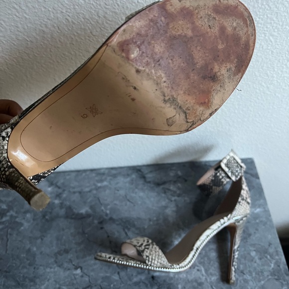 BCBG Snake Print heels size 9 - Picture 2 of 2